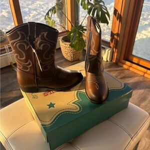 Kids Brown Cowboy Boots Canyon Trails  size 2 New in box
